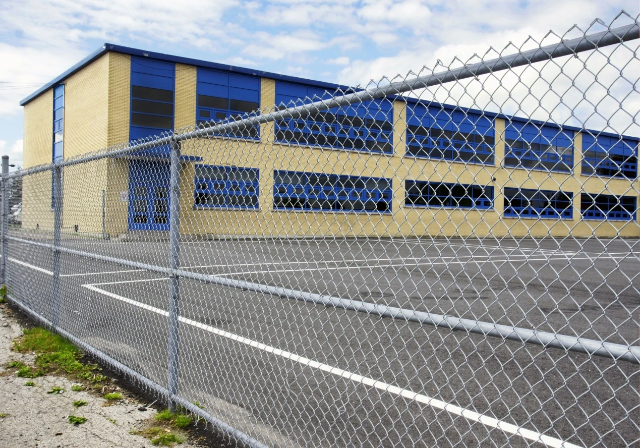Characteristics and Advantages of Chain Link Wire Mesh Fence